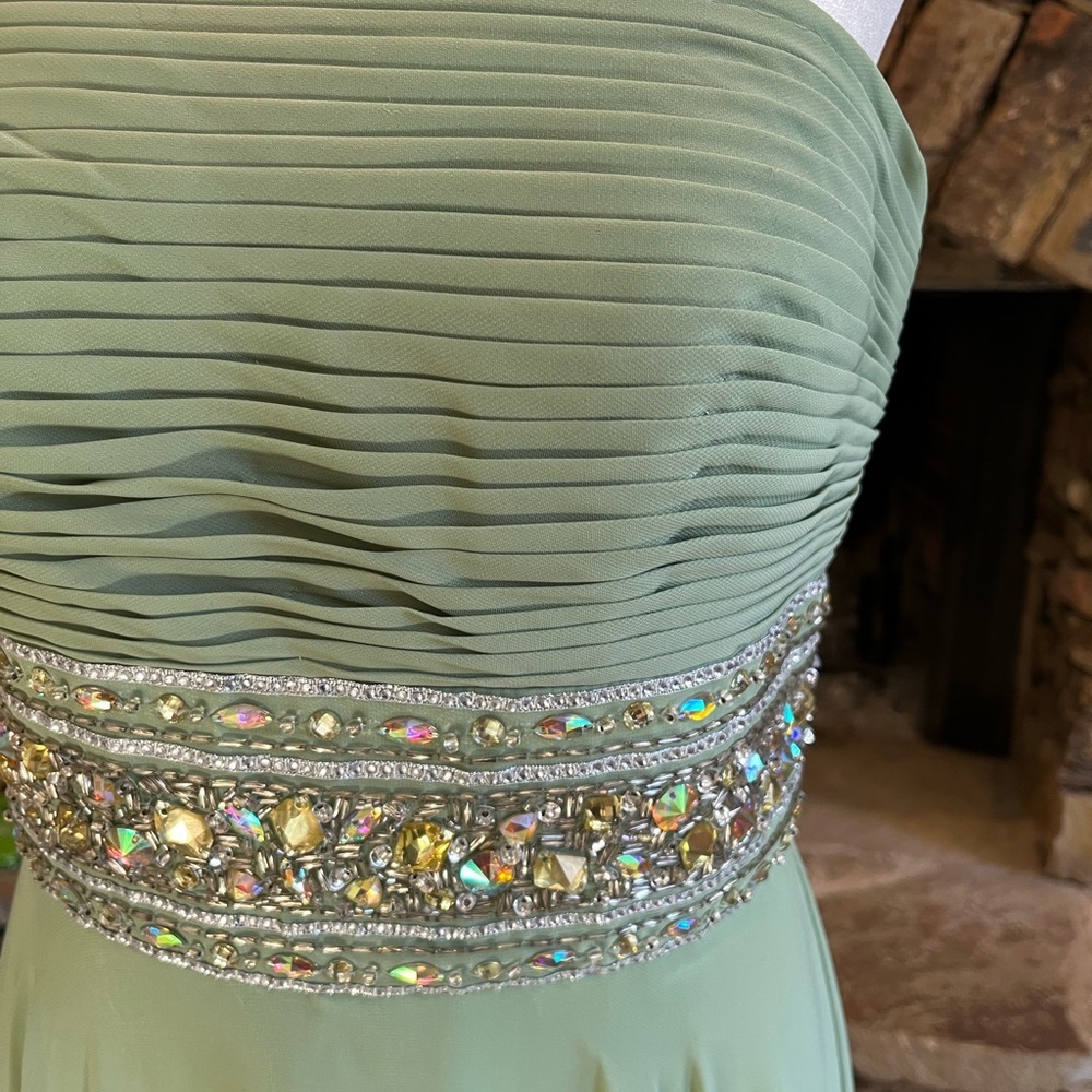 𝅺Beautiful Camille formal dress, perfect condition - Picture 3 of 8